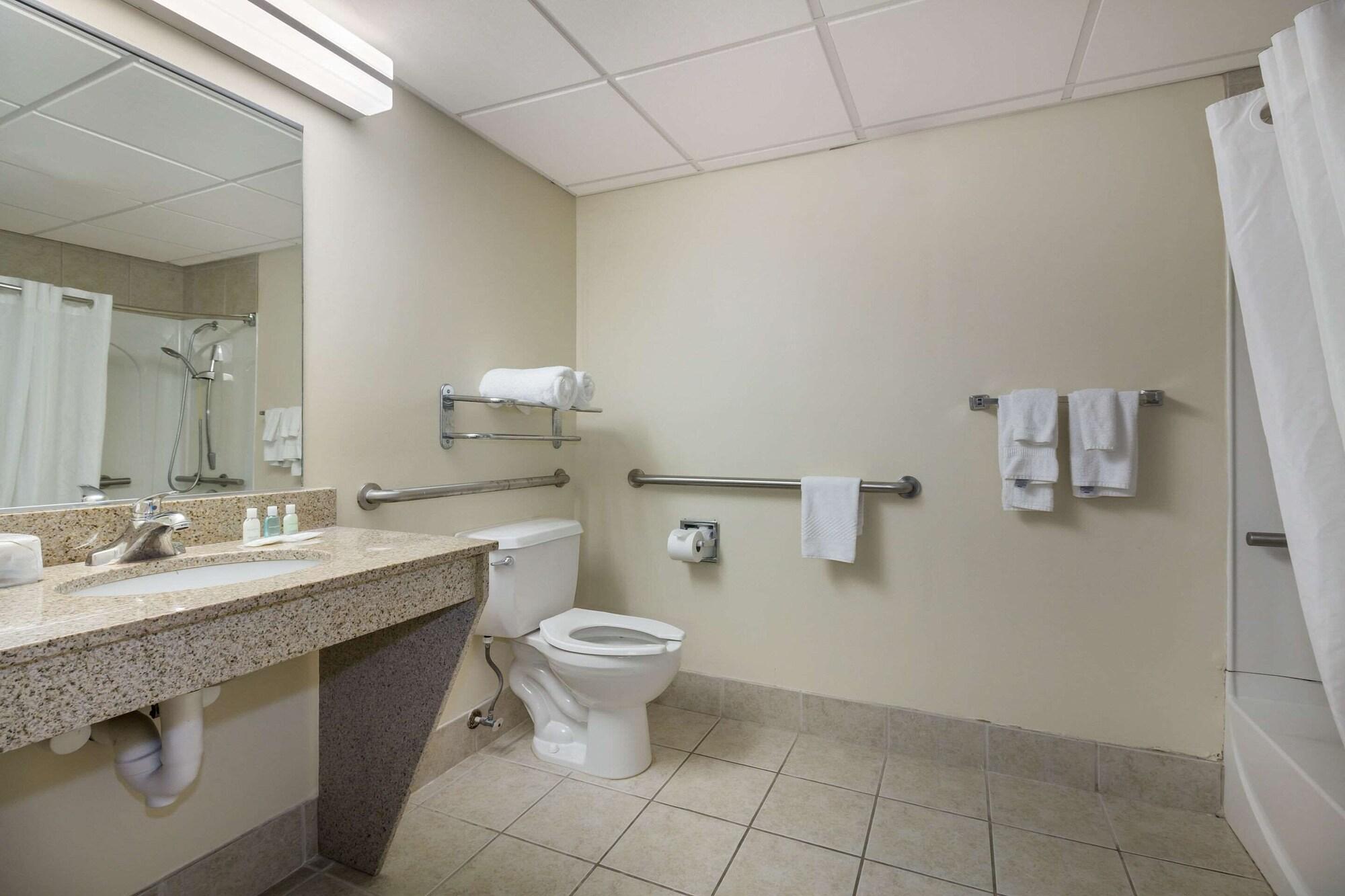 Clarion Pointe Charleston - West Ashley Hotel Bagian luar foto