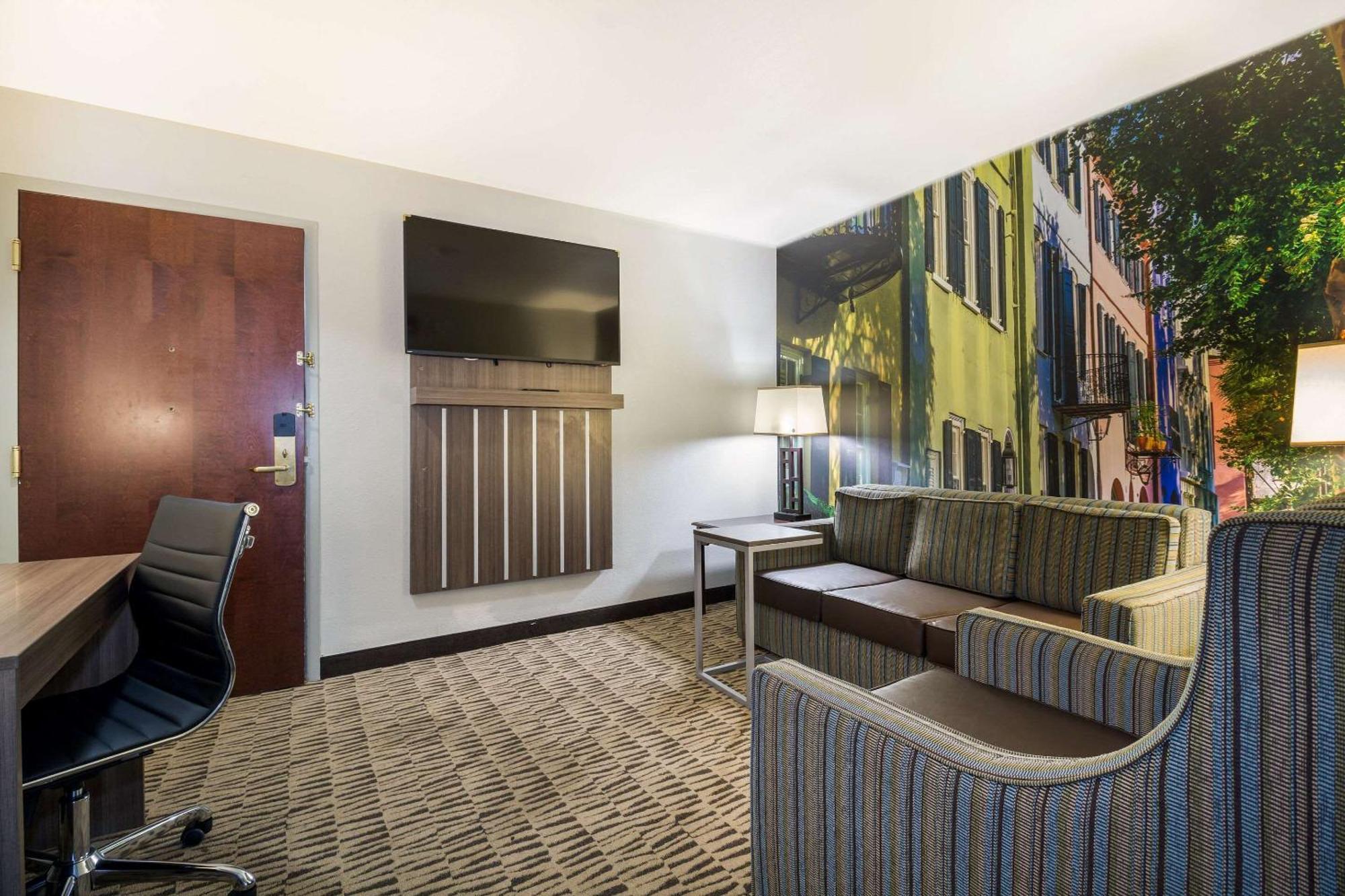 Clarion Pointe Charleston - West Ashley Hotel Bagian luar foto